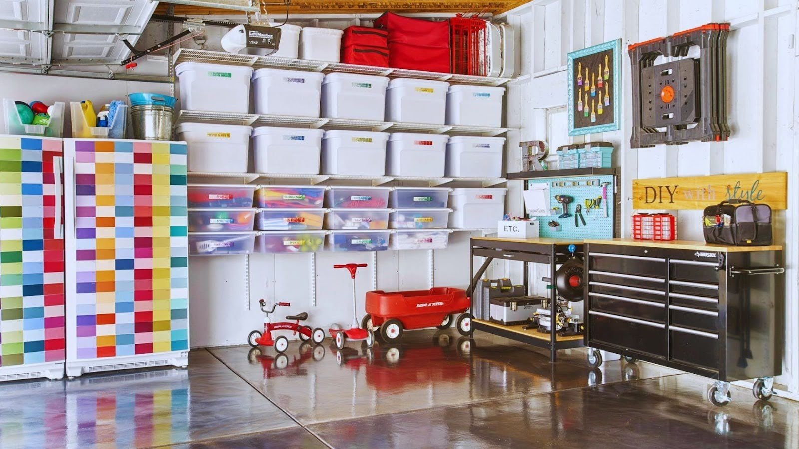 Home Decor and Seasonal Items Checklist